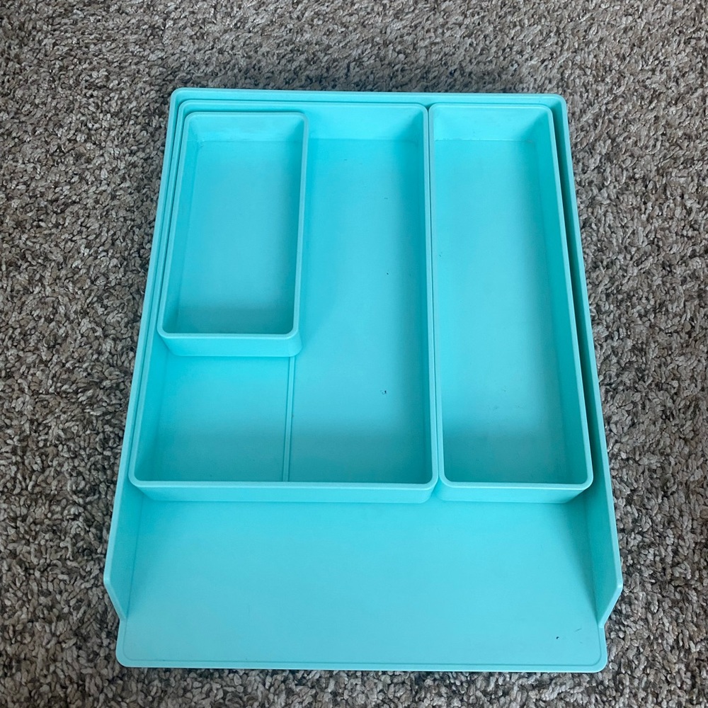Desk organizer